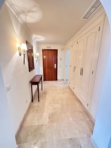 2 bedroom Apartment for sale in Puerto Banus, Marbella - € 1,010,000 (Ref: 9380569)