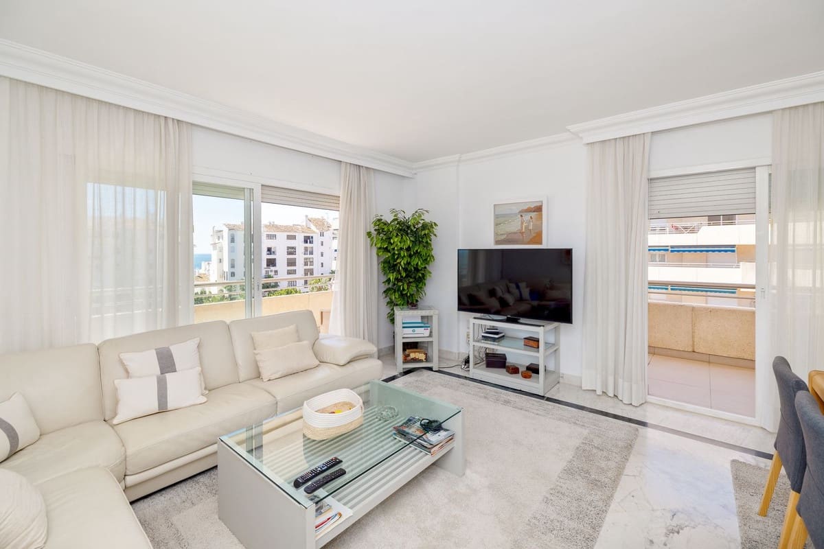 Apartamento de 3 habitaciones en Puerto Banus en venta - 995.000 € (Ref: 9380573)