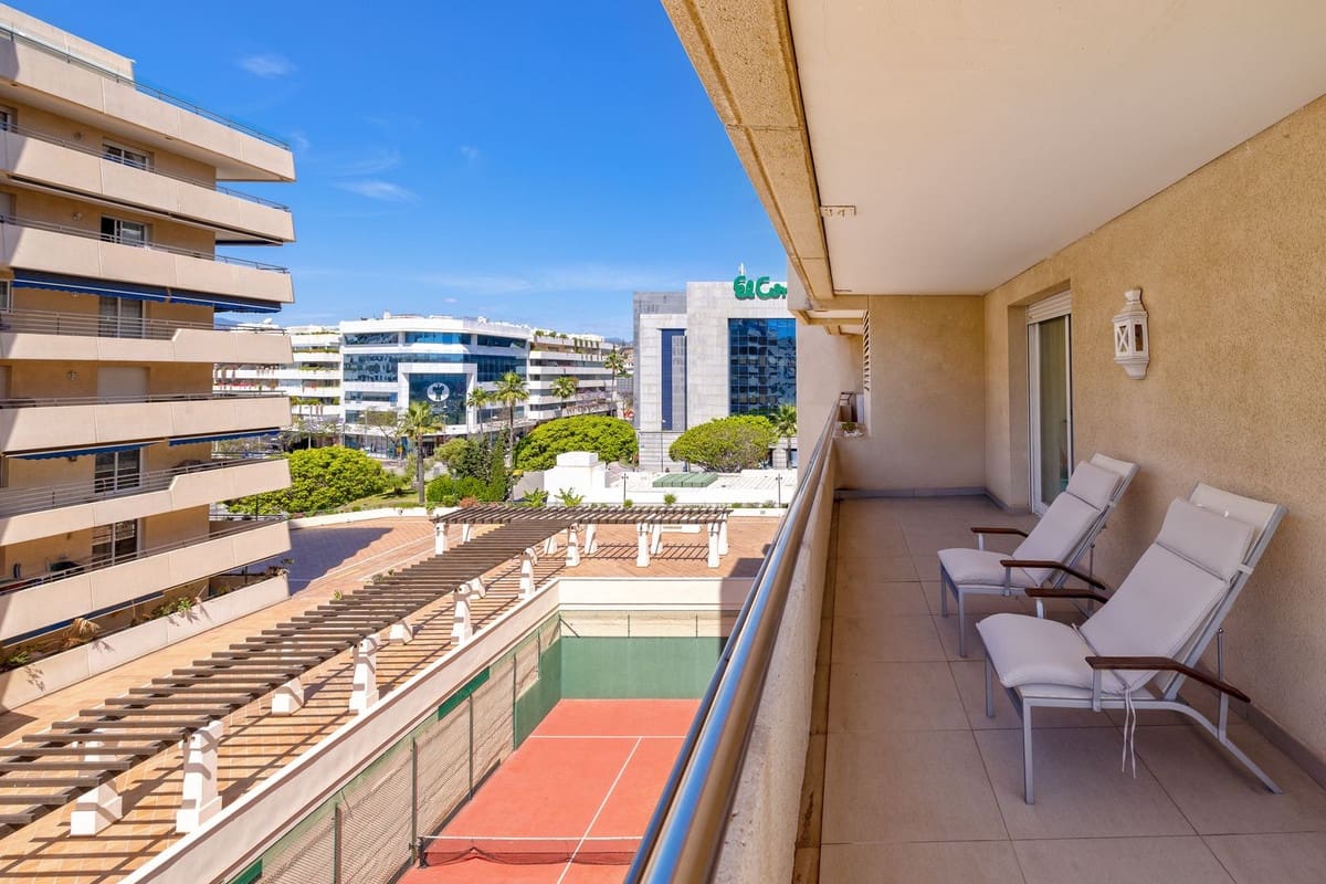 Apartamento de 3 habitaciones en Puerto Banus en venta - 995.000 € (Ref: 9380573)