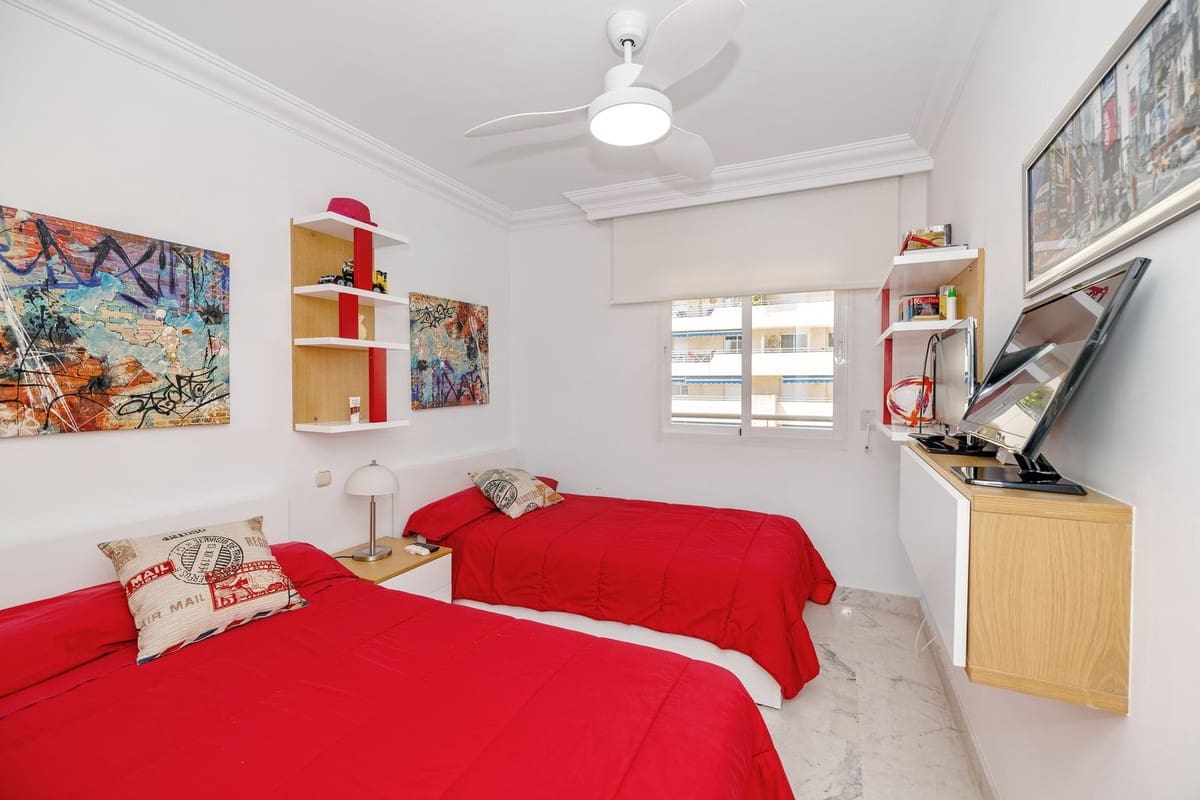 Apartamento de 3 habitaciones en Puerto Banus en venta - 995.000 € (Ref: 9380573)