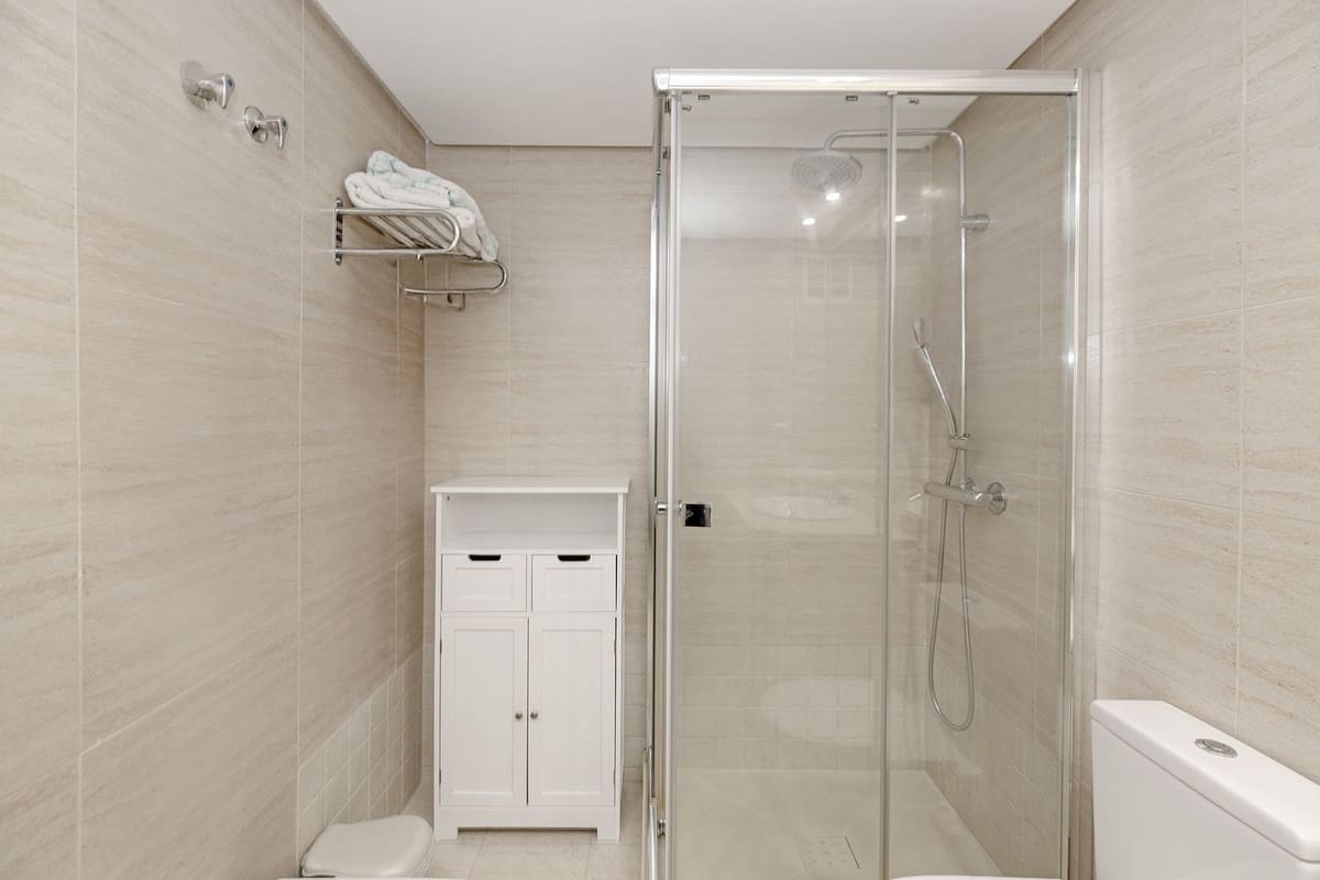 Apartamento de 3 habitaciones en Puerto Banus en venta - 995.000 € (Ref: 9380573)