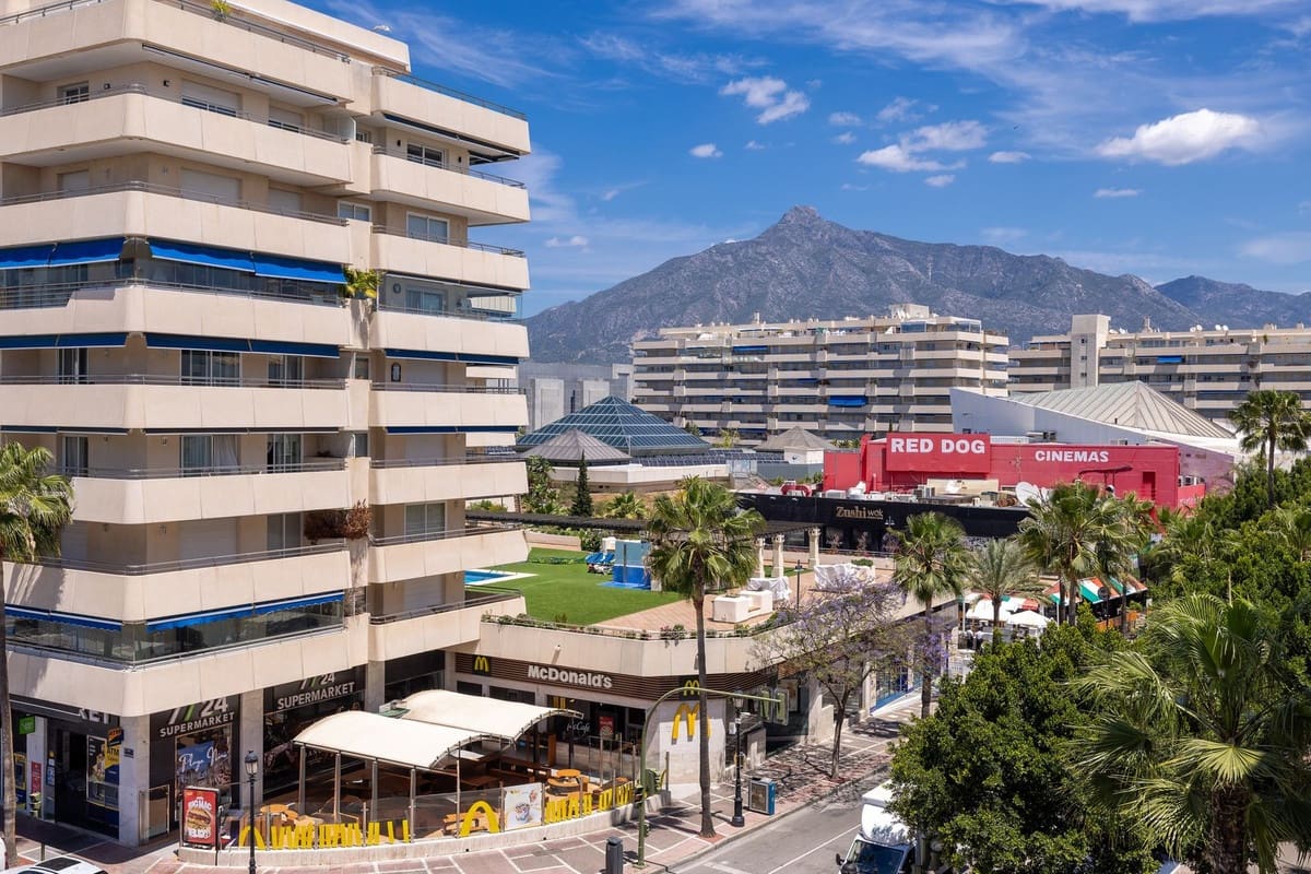 Apartamento de 3 habitaciones en Puerto Banus en venta - 995.000 € (Ref: 9380573)