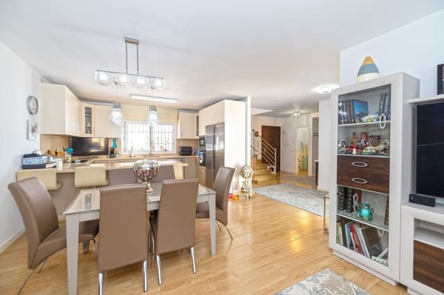 5 chambre Maison de Ville à vendre à San Pedro de Alcántara Pueblo, Marbella - 885 000 € (Ref: 9380574)