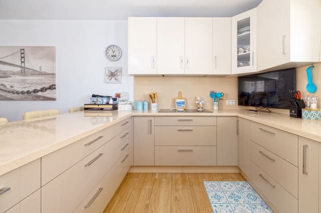 5 chambre Maison de Ville à vendre à San Pedro de Alcántara Pueblo, Marbella - 885 000 € (Ref: 9380574)