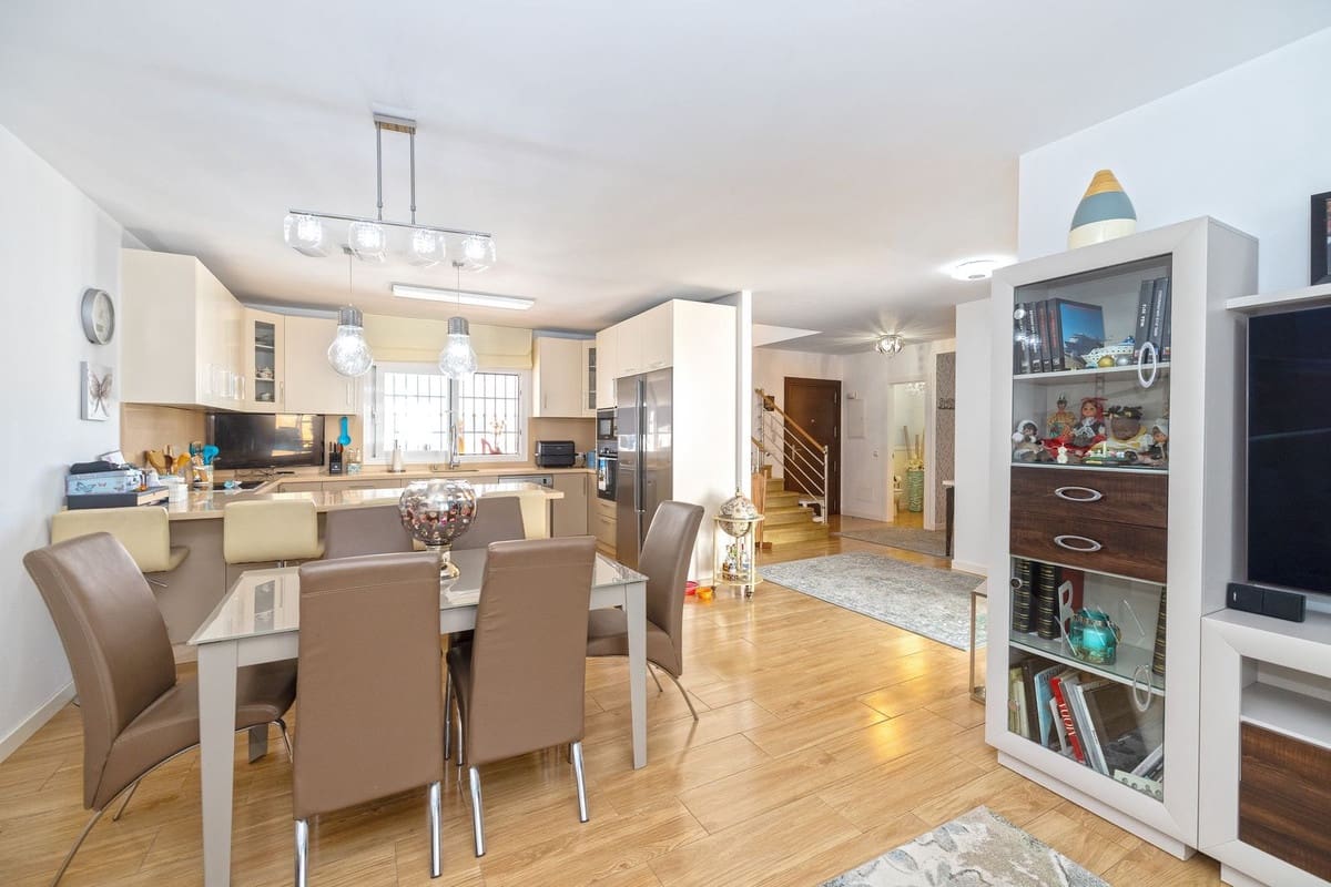 5 sypialnia Dom na sprzedaż w San Pedro de Alcantara - 885 000 € (Ref: 9380574)