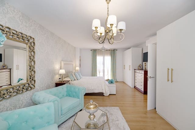 5 sypialnia Dom na sprzedaż w San Pedro de Alcántara Pueblo, Marbella - 885 000 € (Ref: 9380574)