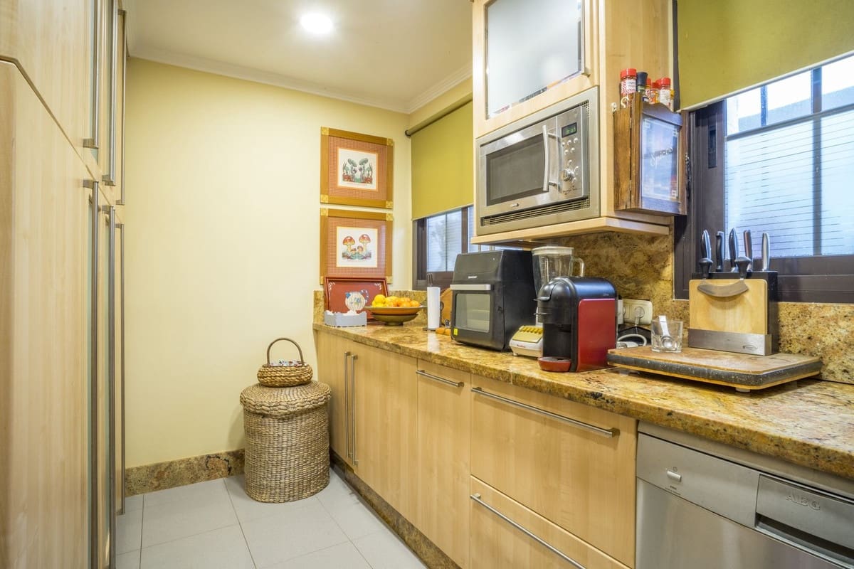 3 soveværelse Lejlighed til salg i Nueva Andalucia - € 775.000 (Ref: 9380575)