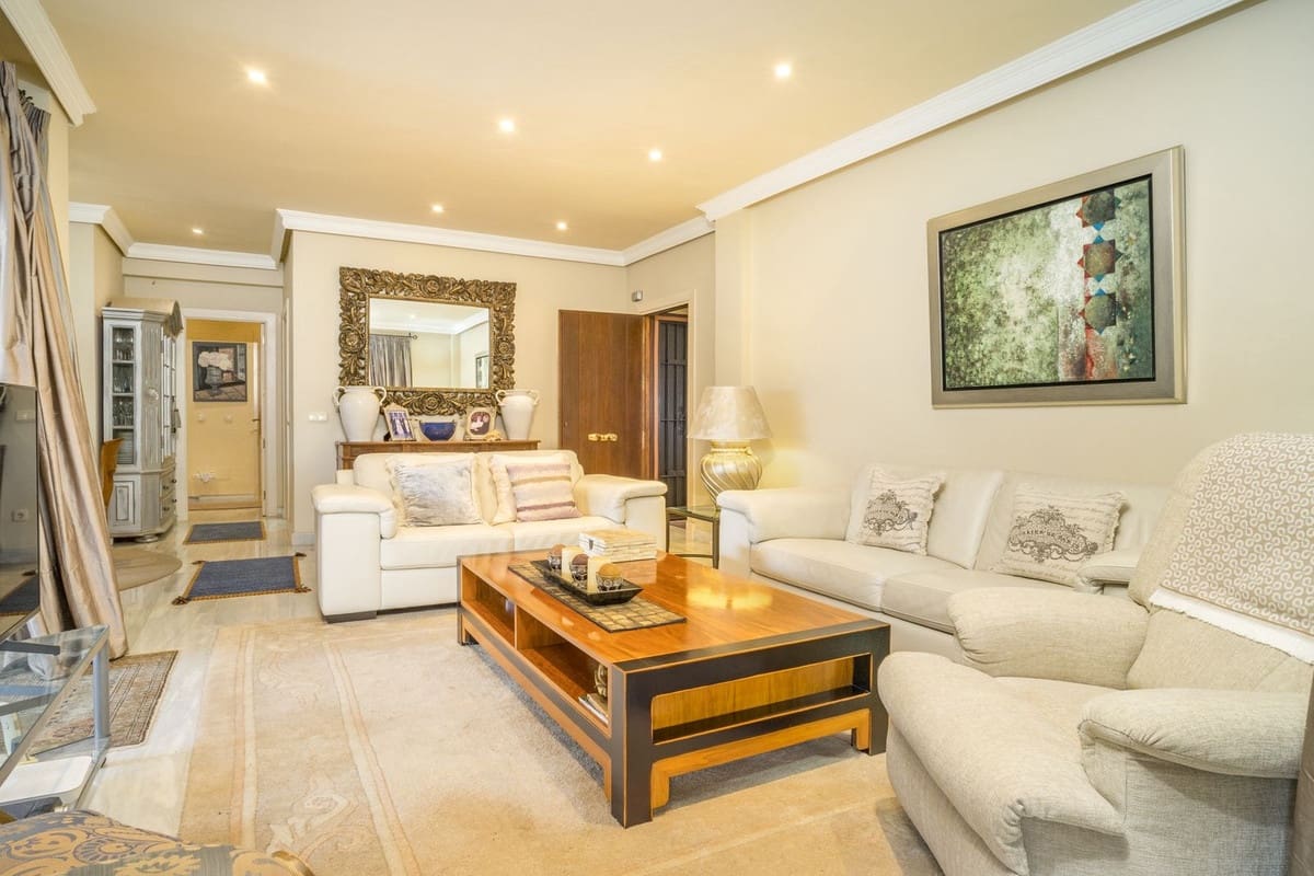 3 soveværelse Lejlighed til salg i Nueva Andalucia - € 775.000 (Ref: 9380575)