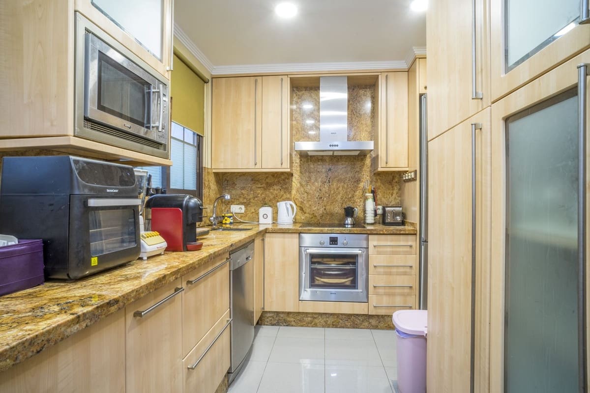 3 soveværelse Lejlighed til salg i Nueva Andalucia - € 775.000 (Ref: 9380575)