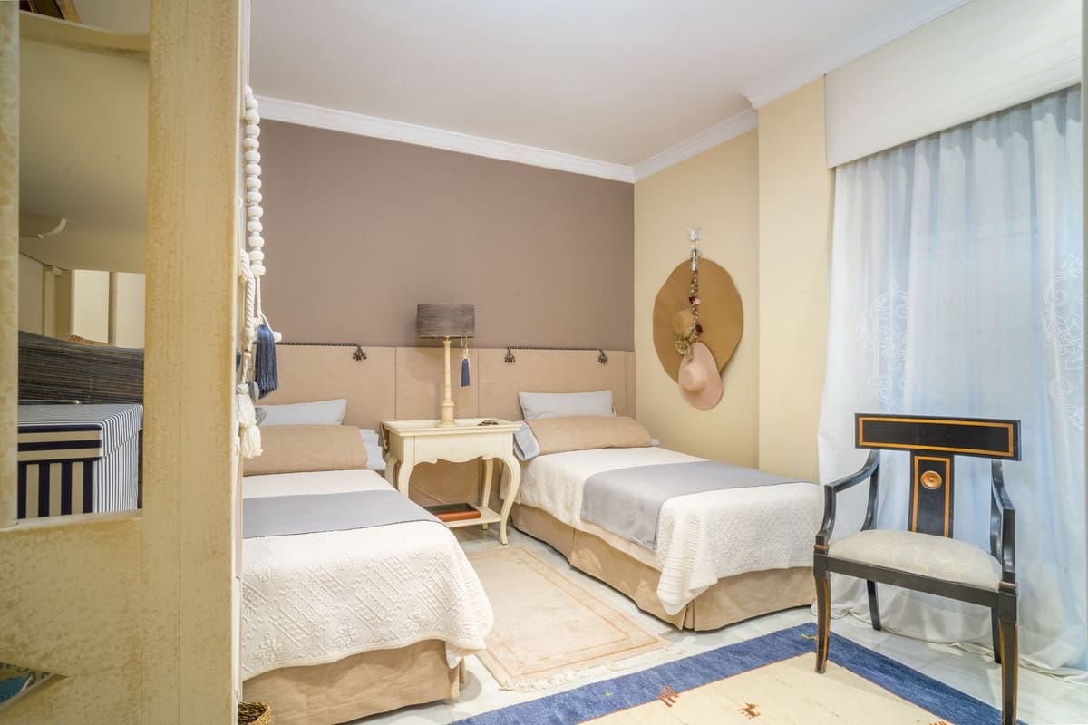 3 soveværelse Lejlighed til salg i Nueva Andalucia - € 775.000 (Ref: 9380575)