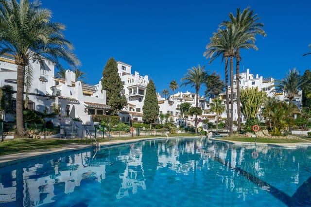 3 soveværelse Lejlighed til salg i Puerto Banus, Marbella - € 775.000 (Ref: 9380575)