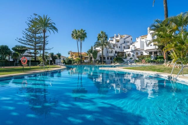 3 soveværelse Lejlighed til salg i Puerto Banus, Marbella - € 775.000 (Ref: 9380575)