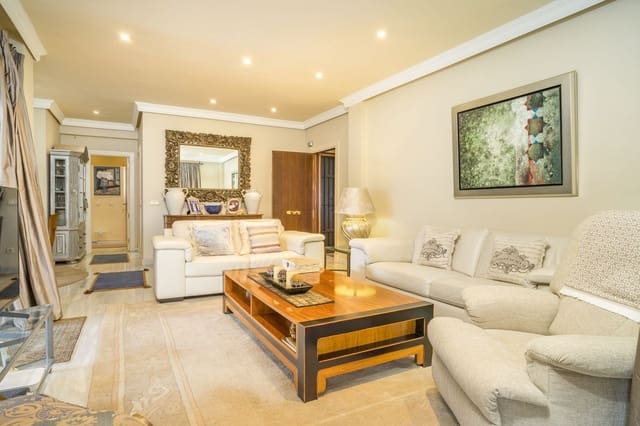 3 soveværelse Lejlighed til salg i Puerto Banus, Marbella - € 775.000 (Ref: 9380575)