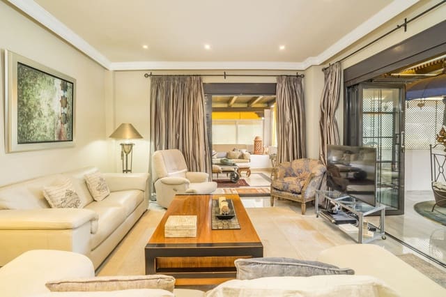 3 soveværelse Lejlighed til salg i Puerto Banus, Marbella - € 775.000 (Ref: 9380575)