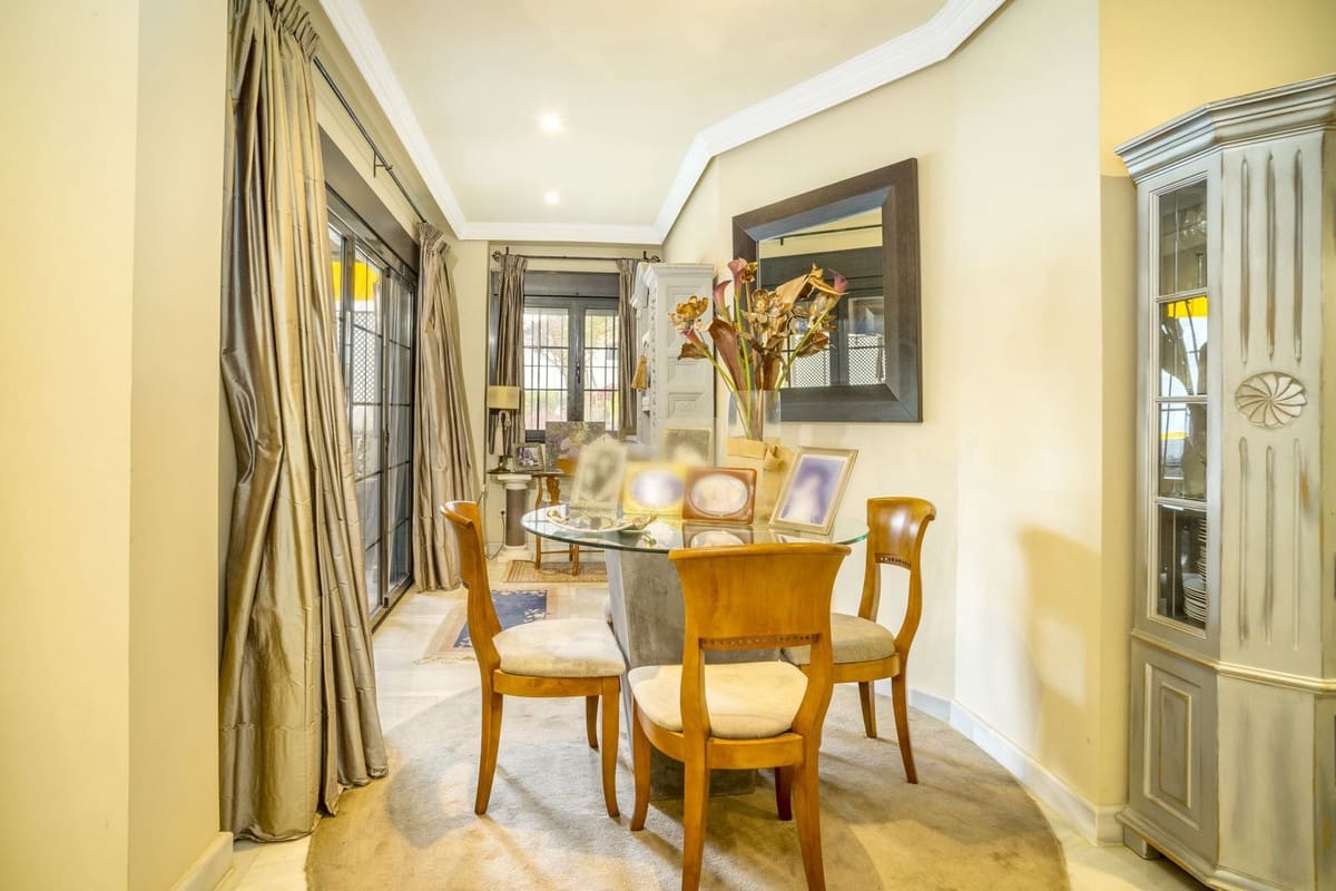 3 soveværelse Lejlighed til salg i Nueva Andalucia - € 775.000 (Ref: 9380575)