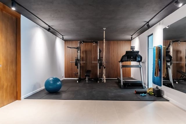 Chalet de 4 habitaciones en Puerto Banus, Marbella en venta - 2.650.000 € (Ref: 9380579)