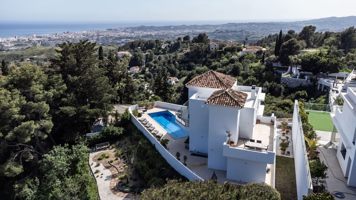 3 bedroom Villa for sale in Mijas with pool - € 1,445,000 (Ref: 9380583)