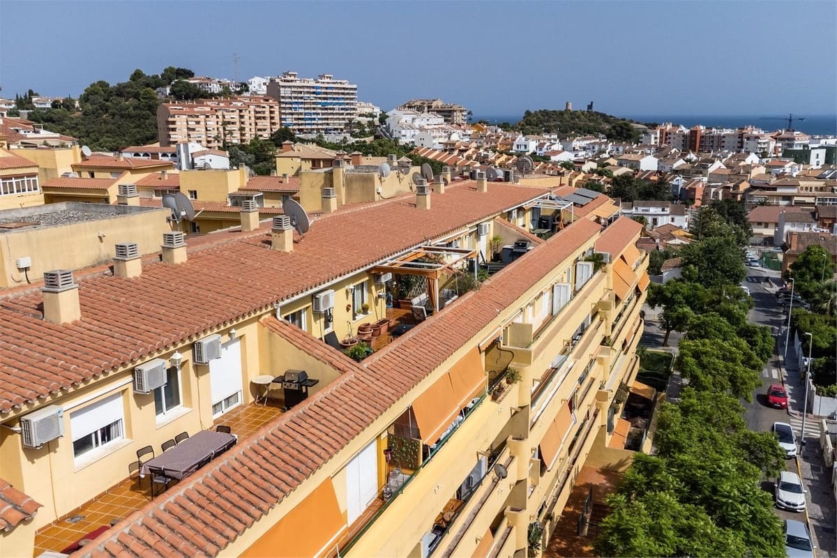Ático de 2 habitaciones en Fuengirola en venta - 359.000 € (Ref: 9380587)