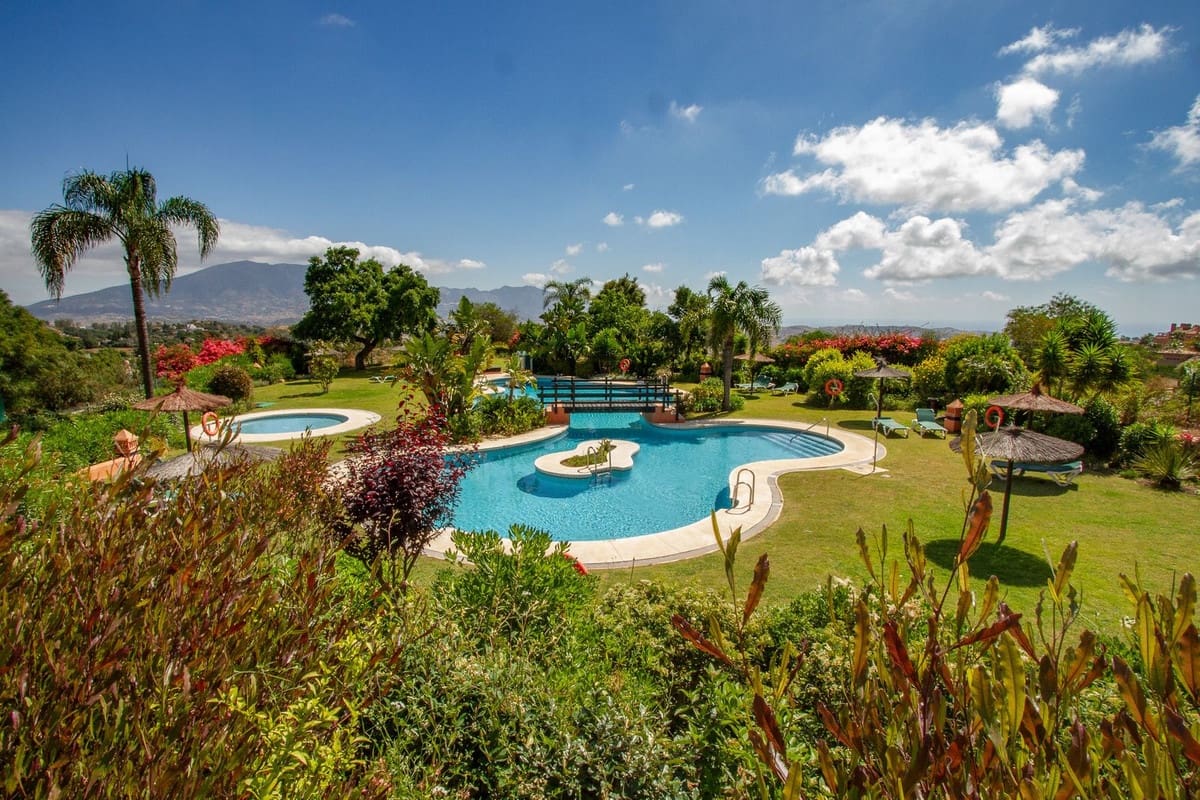 2 slaapkamer Appartement te koop in La Mairena - € 340.000 (Ref: 9380591)