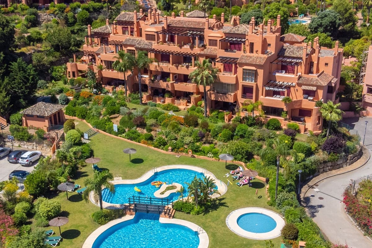 2 slaapkamer Appartement te koop in La Mairena - € 340.000 (Ref: 9380591)