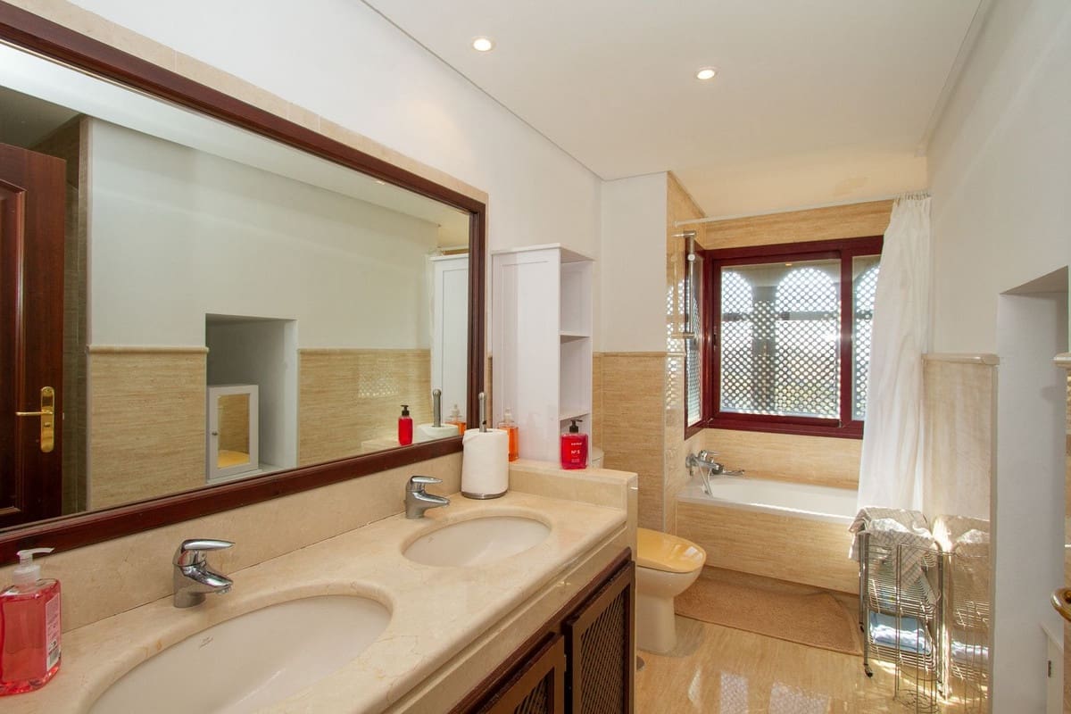 4 bedroom Penthouse for sale in La Mairena - € 695,000 (Ref: 9380593)