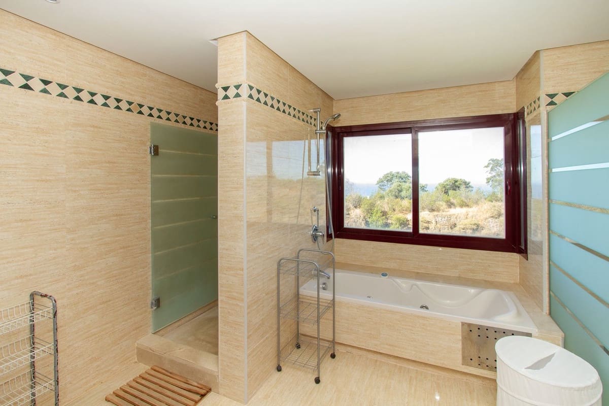 4 bedroom Penthouse for sale in La Mairena - € 695,000 (Ref: 9380593)