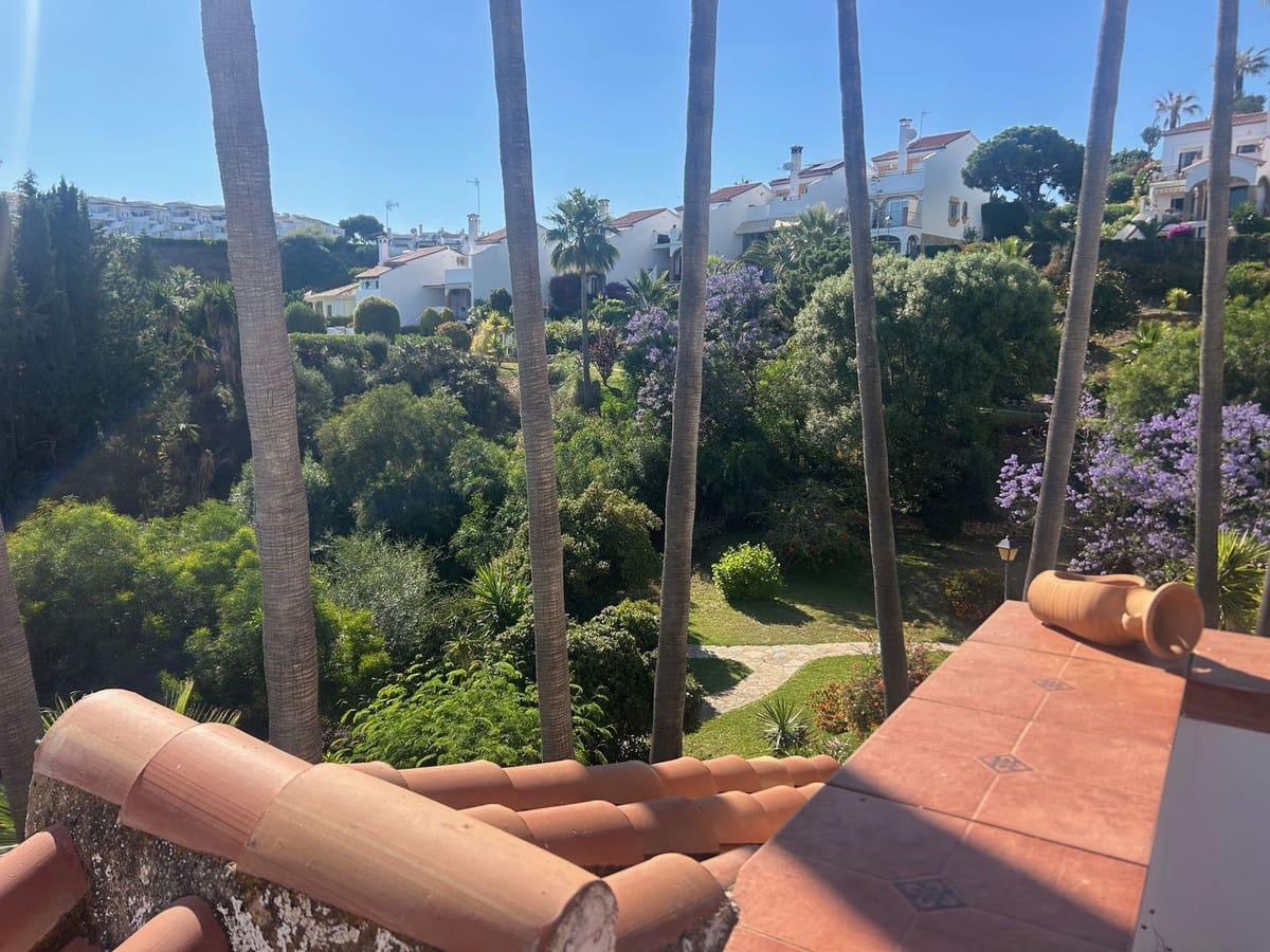 Casa de 4 habitaciones en Calahonda en venta - 425.000 € (Ref: 9380600)