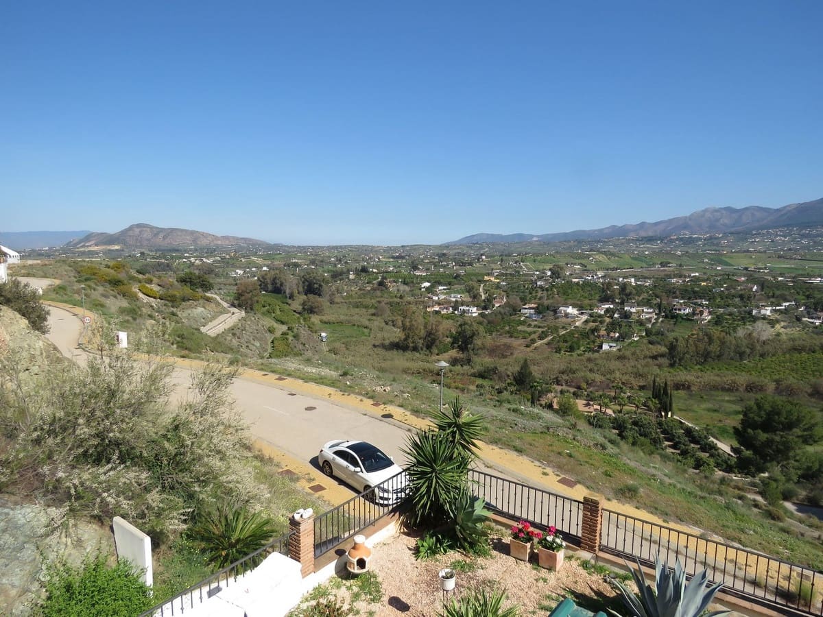 4 bedroom Villa for sale in Alhaurin el Grande - € 525,000 (Ref: 9380601)