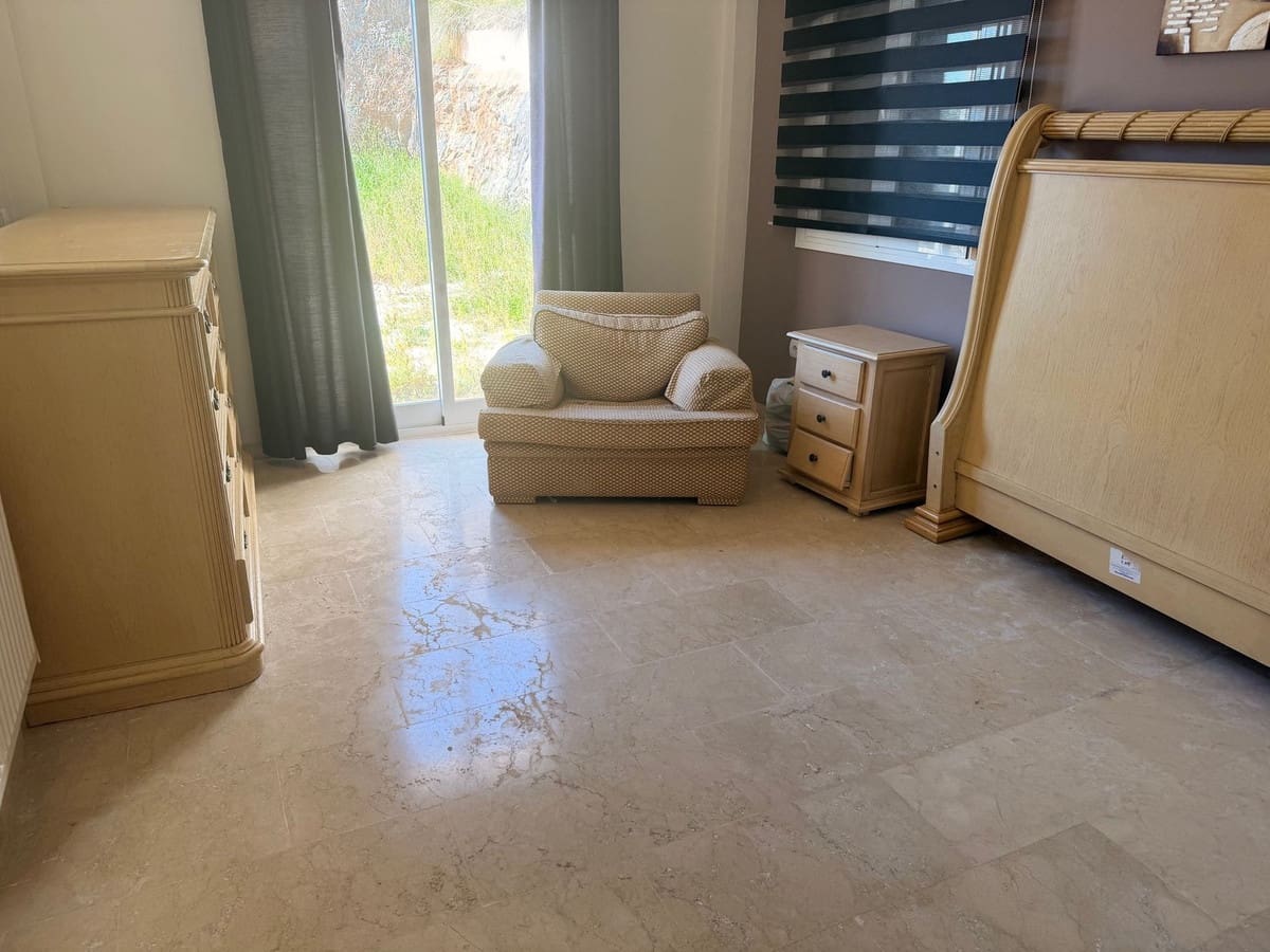 4 bedroom Villa for sale in Alhaurin el Grande - € 475,000 (Ref: 9380601)