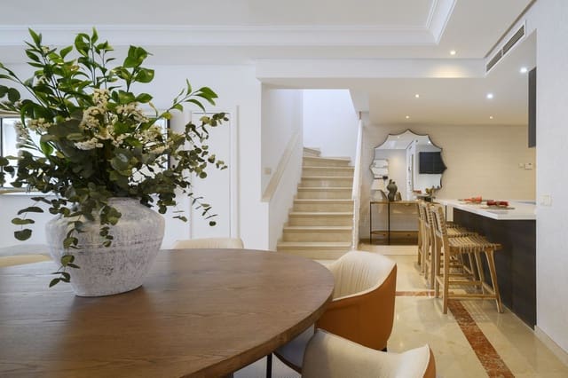 3 makuuhuone Kattohuoneisto myytävänä paikassa New Golden Mile, Estepona - 1 795 000 € (Ref: 9380608)