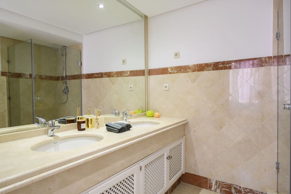 3 makuuhuone Kattohuoneisto myytävänä paikassa New Golden Mile - 1 795 000 € (Ref: 9380608)