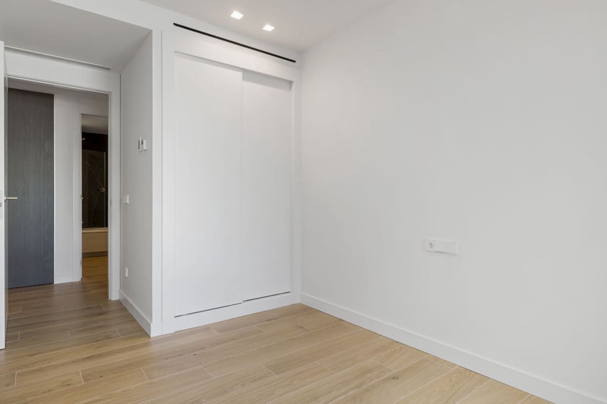 2 bedroom Apartment for sale in Fuengirola with garage - € 599,000 (Ref: 9380612)