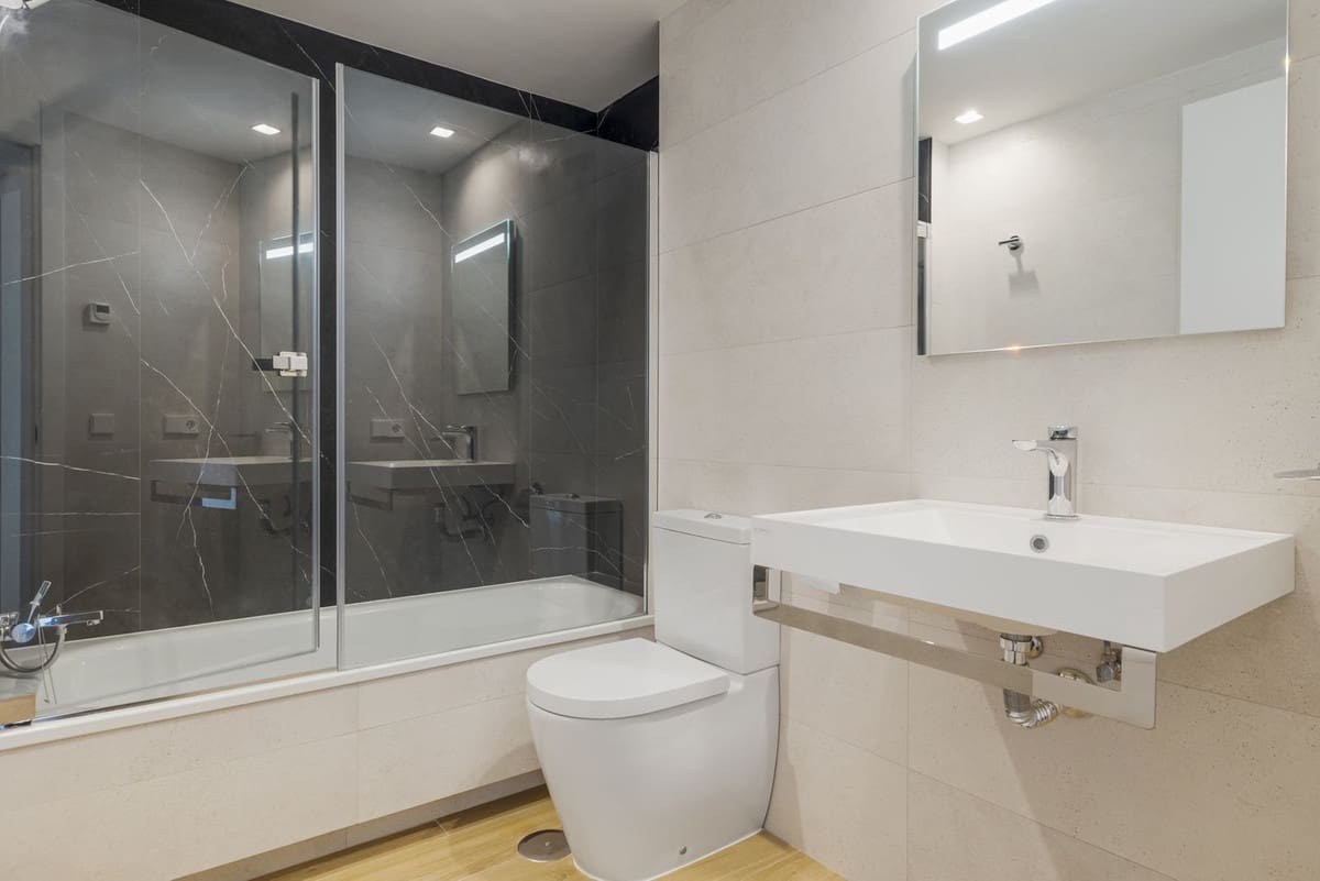 2 bedroom Apartment for sale in Fuengirola with garage - € 599,000 (Ref: 9380612)