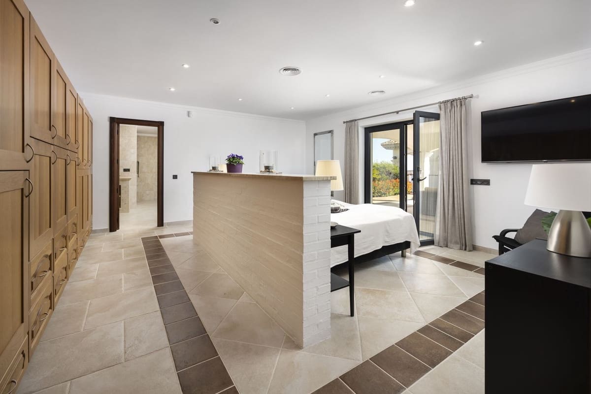 4 bedroom Villa for sale in Mijas - € 2,495,000 (Ref: 9380614)