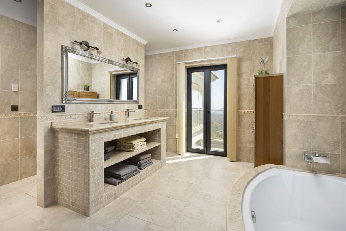 4 bedroom Villa for sale in Mijas - € 2,495,000 (Ref: 9380614)