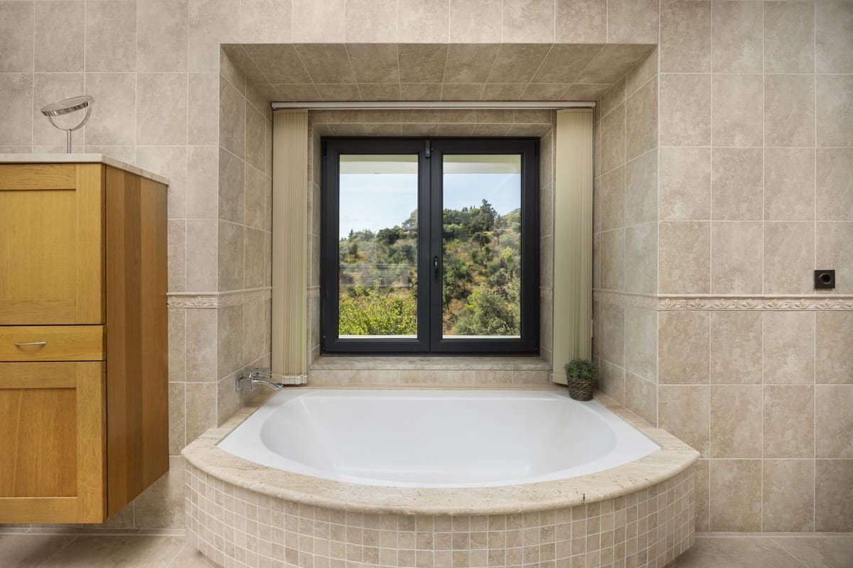 4 bedroom Villa for sale in Mijas - € 2,495,000 (Ref: 9380614)