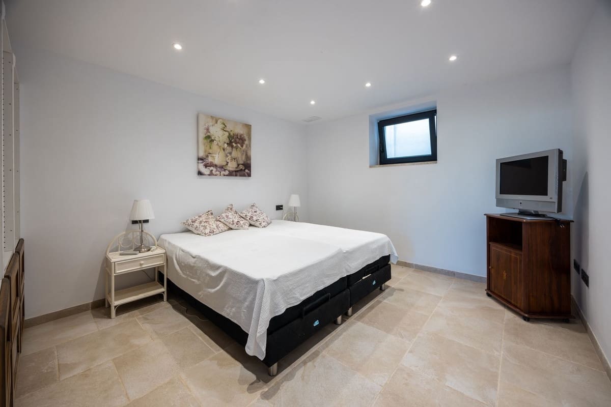 4 bedroom Villa for sale in Mijas - € 2,495,000 (Ref: 9380614)