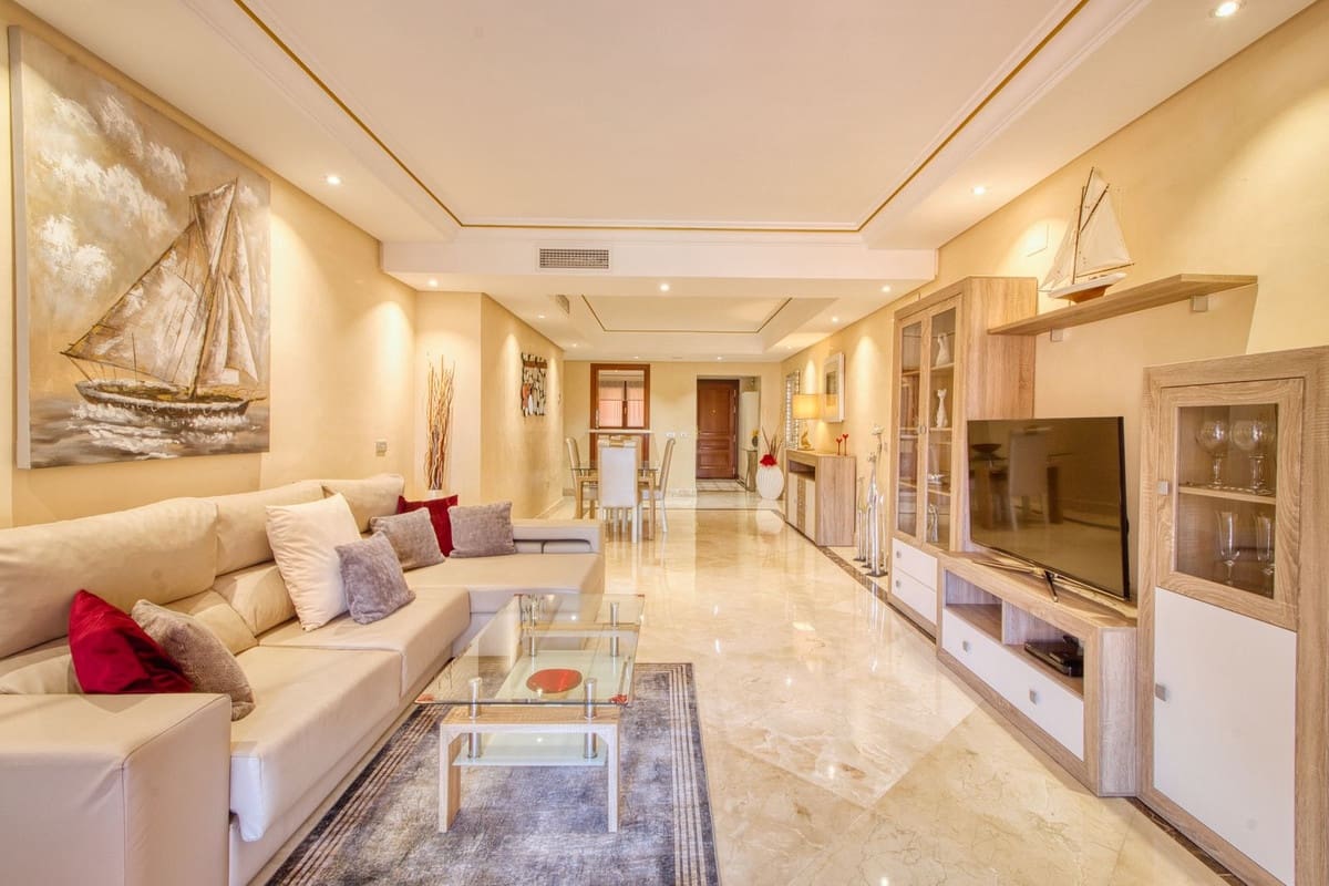 2 sovrum Lägenhet till salu i Estepona - 850 000 € (Ref: 9380619)