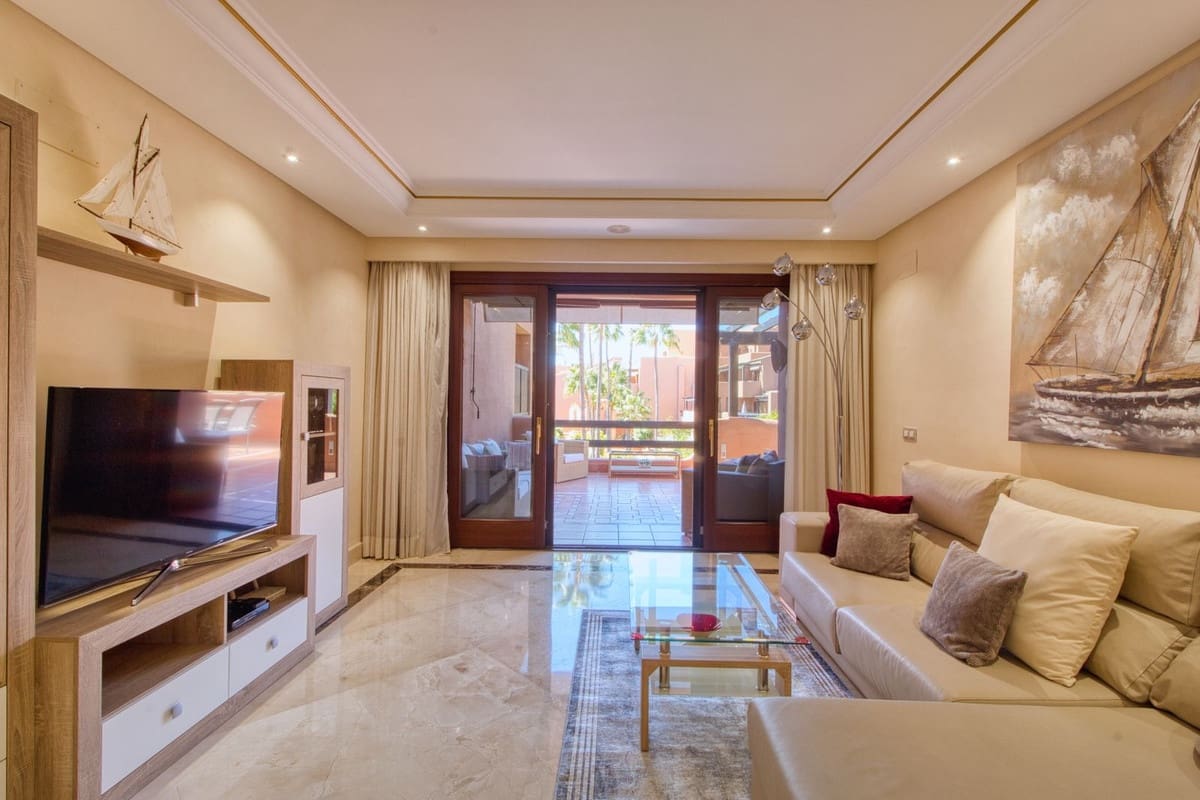 2 sovrum Lägenhet till salu i Estepona - 850 000 € (Ref: 9380619)