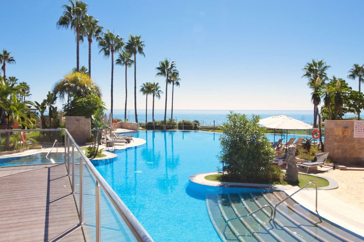 2 sovrum Lägenhet till salu i Estepona - 850 000 € (Ref: 9380619)