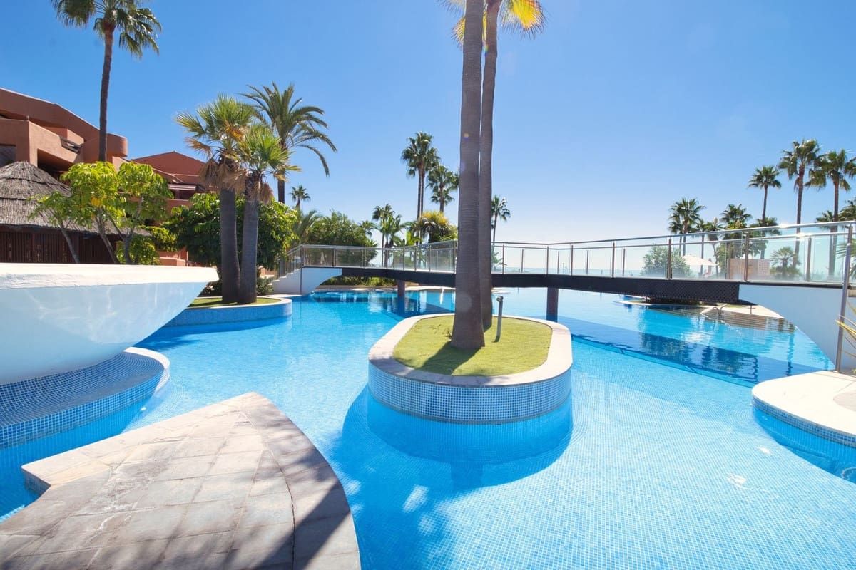 2 sovrum Lägenhet till salu i Estepona - 850 000 € (Ref: 9380619)
