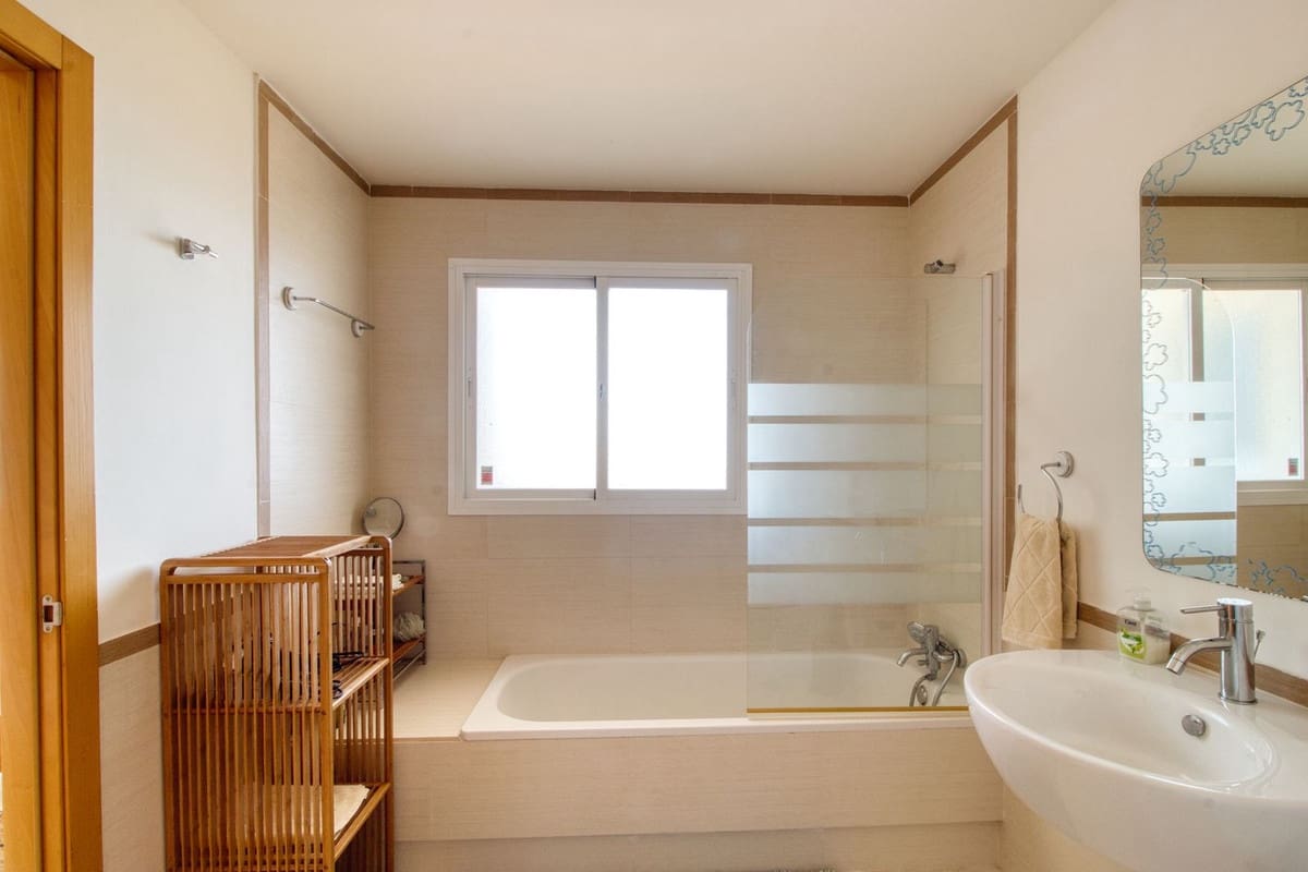 4 sovrum Hus till salu i Manilva - 545 000 € (Ref: 9380621)