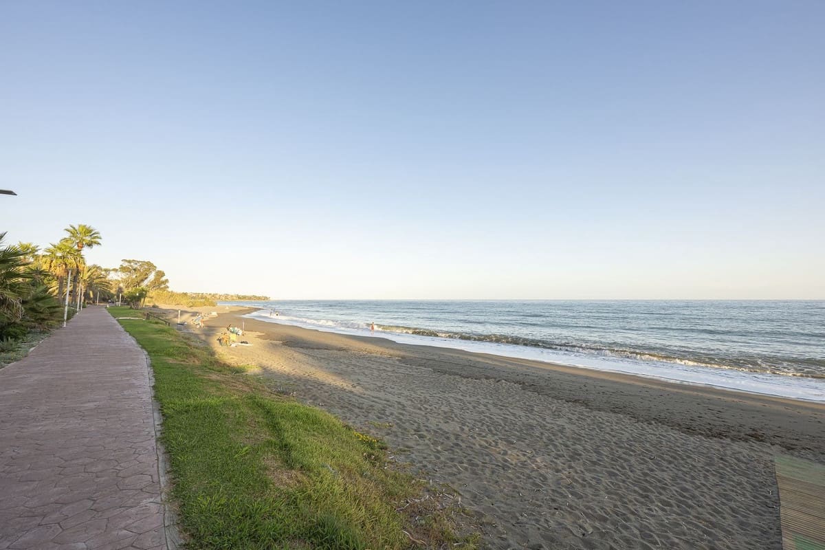 1 bedroom Studio for sale in Estepona - € 210,000 (Ref: 9380627)