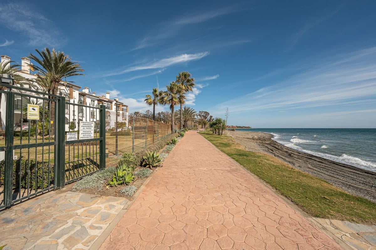 1 bedroom Studio for sale in Estepona - € 210,000 (Ref: 9380627)