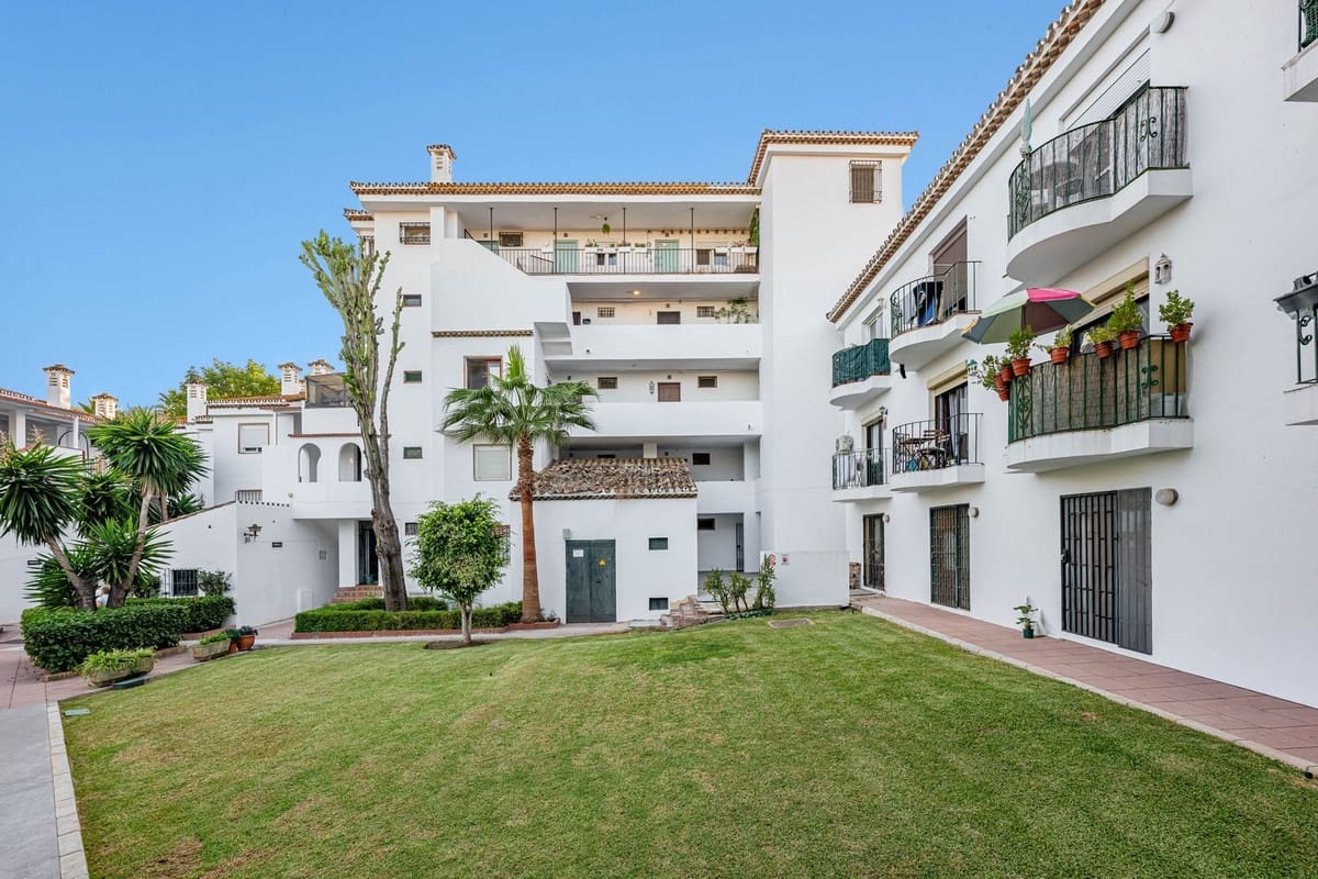 1 bedroom Studio for sale in Estepona - € 210,000 (Ref: 9380627)