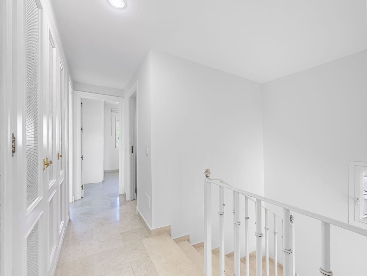 4 slaapkamer Finca/Landhuis te koop in Nueva Andalucia - € 645.000 (Ref: 9380629)