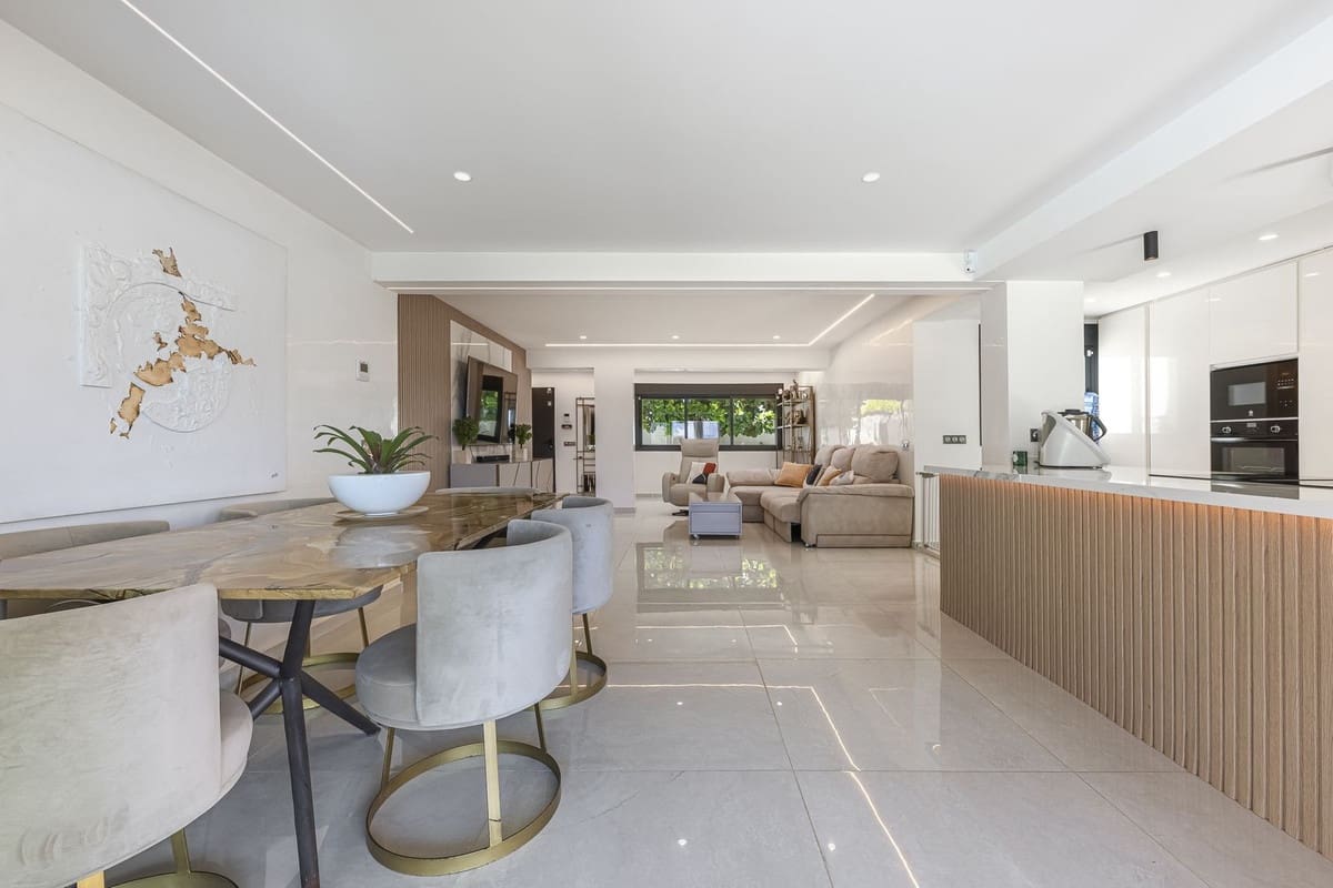 3 quarto Moradia para venda em Estepona com piscina - 1 800 000 € (Ref: 9380630)