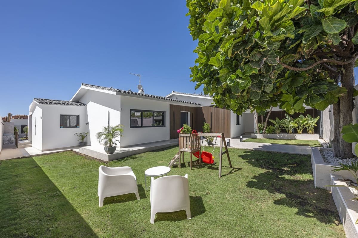 3 quarto Moradia para venda em Estepona com piscina - 1 800 000 € (Ref: 9380630)