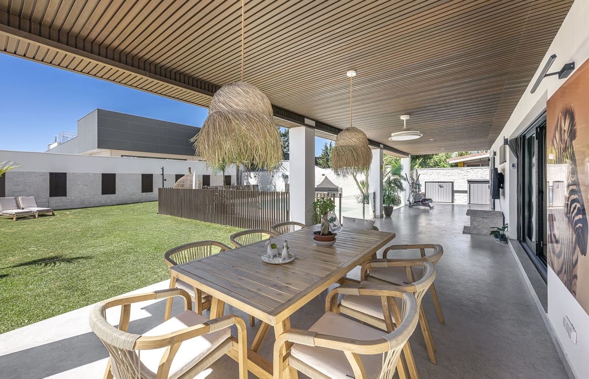 3 quarto Moradia para venda em Estepona com piscina - 1 800 000 € (Ref: 9380630)