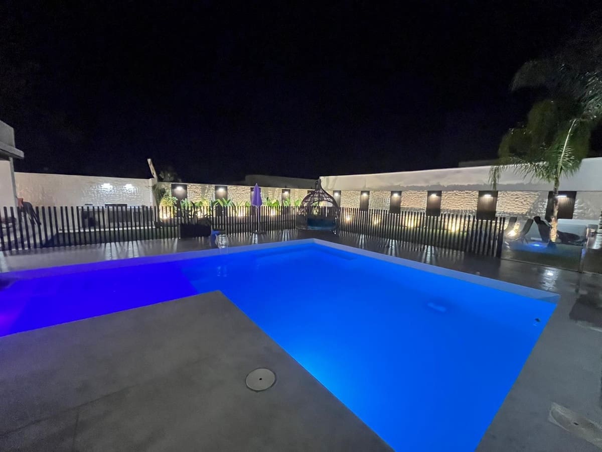 3 quarto Moradia para venda em Estepona com piscina - 1 800 000 € (Ref: 9380630)